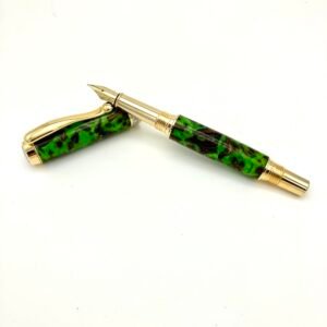 Fountain pen with Acorn Caps in Green